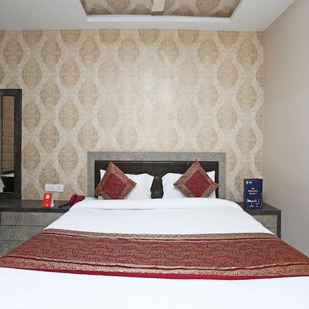 Oyo 10338 Hotel Aadesh Palace Варанаси Екстериор снимка