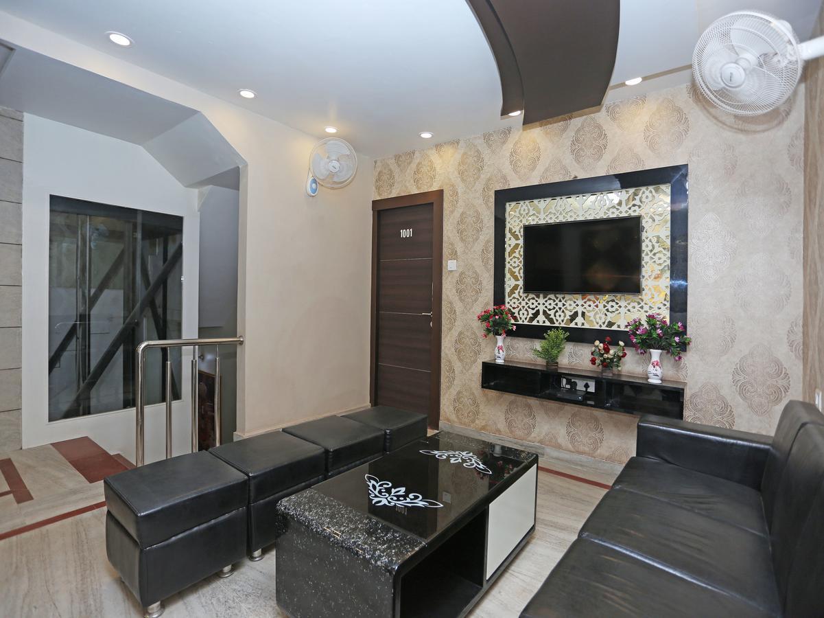 Oyo 10338 Hotel Aadesh Palace Варанаси Екстериор снимка