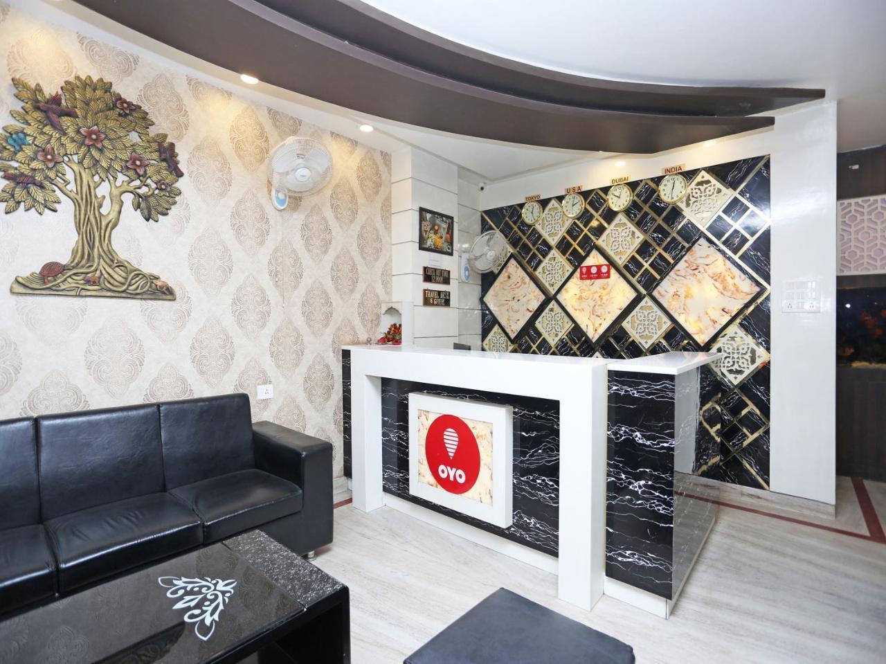 Oyo 10338 Hotel Aadesh Palace Варанаси Екстериор снимка