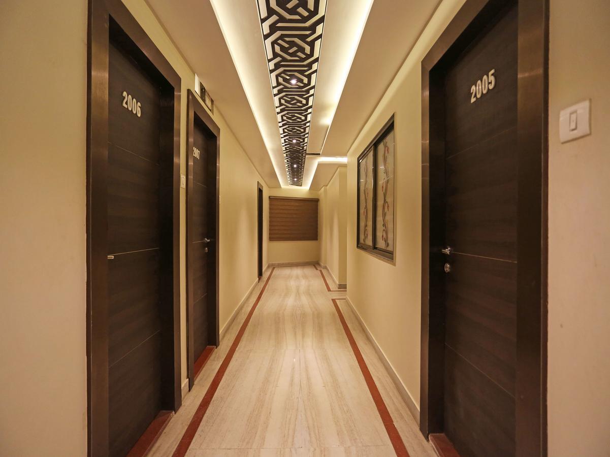 Oyo 10338 Hotel Aadesh Palace Варанаси Екстериор снимка