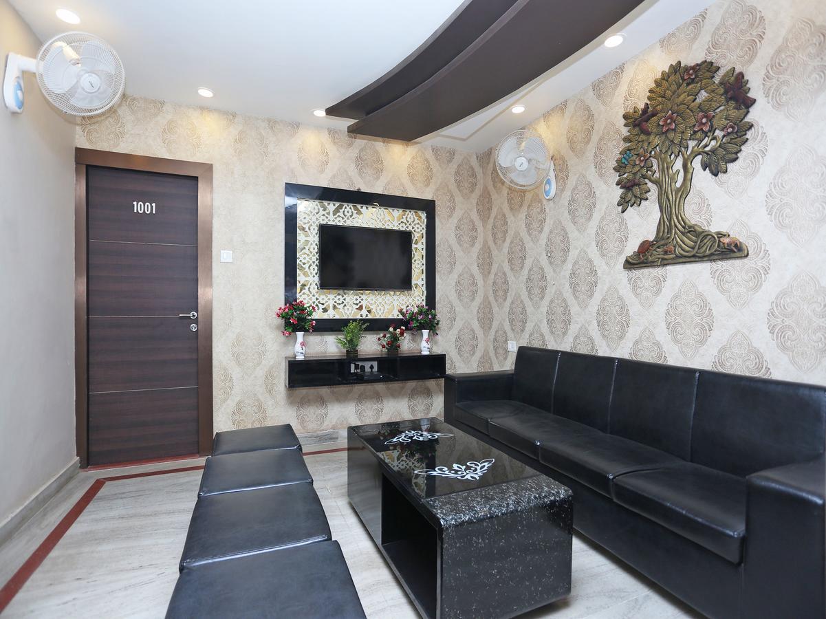 Oyo 10338 Hotel Aadesh Palace Варанаси Екстериор снимка