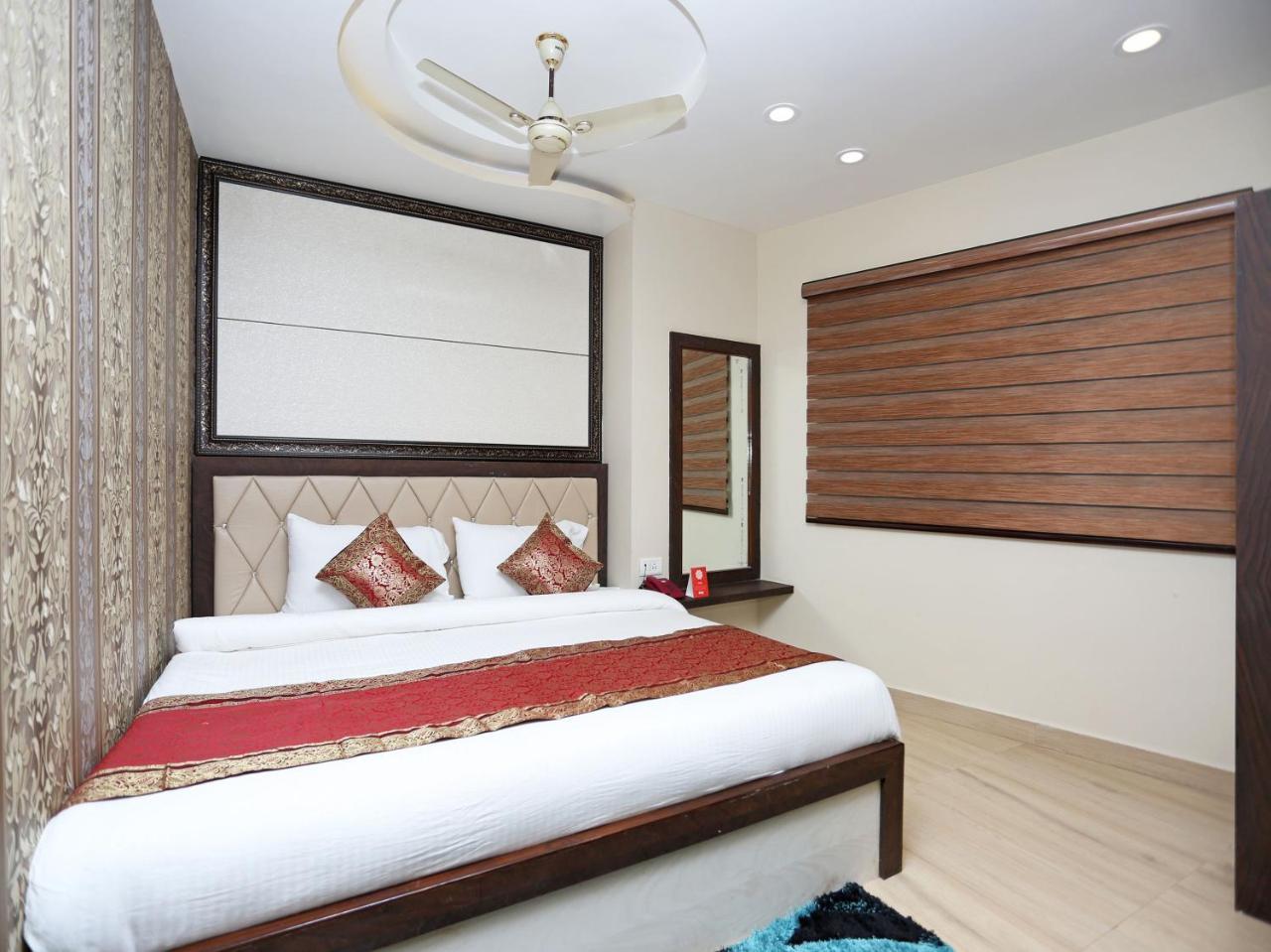 Oyo 10338 Hotel Aadesh Palace Варанаси Екстериор снимка