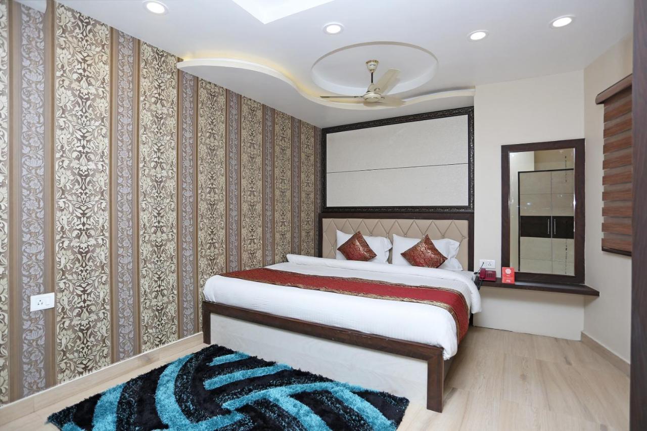 Oyo 10338 Hotel Aadesh Palace Варанаси Екстериор снимка