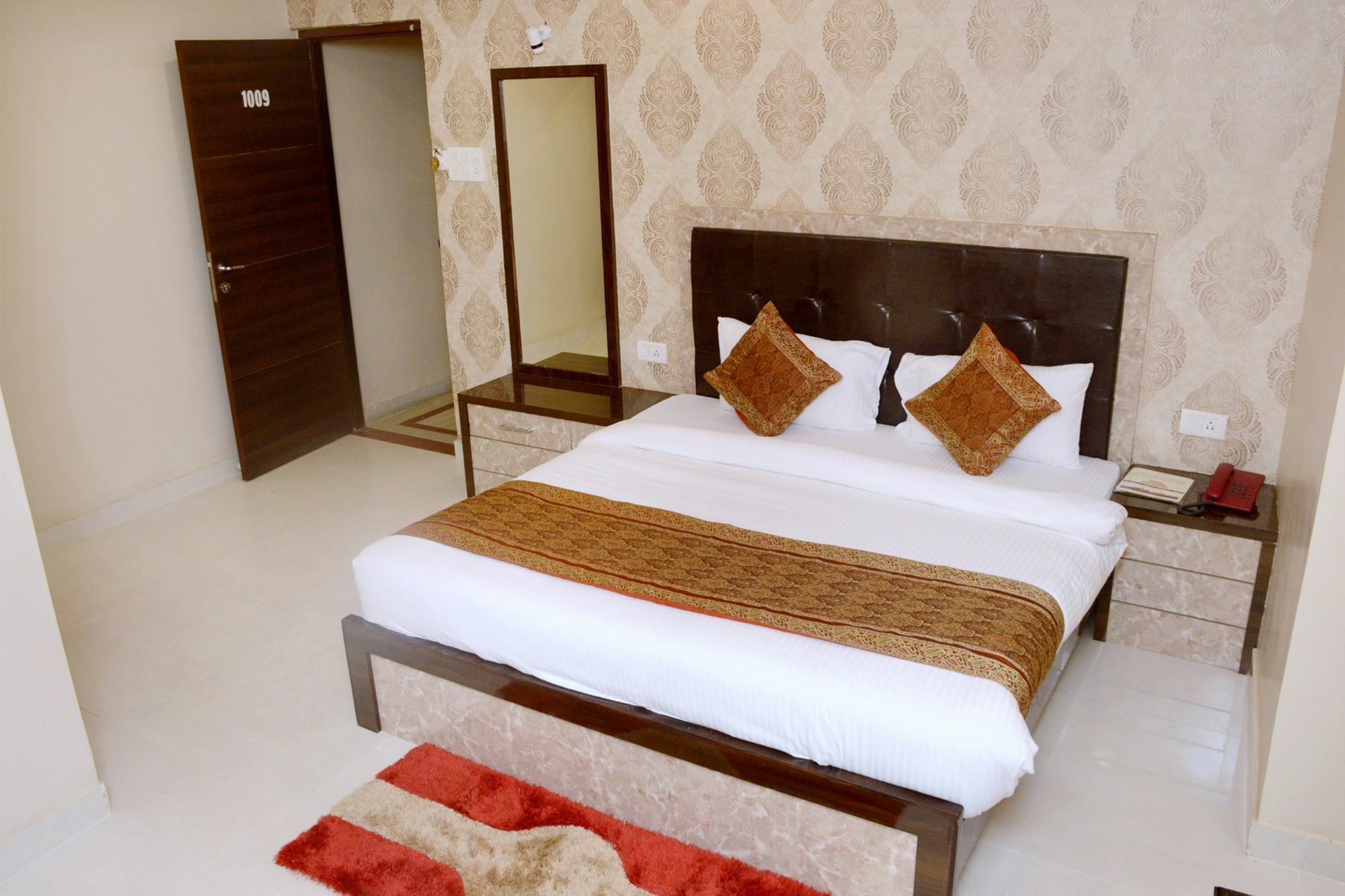 Oyo 10338 Hotel Aadesh Palace Варанаси Екстериор снимка