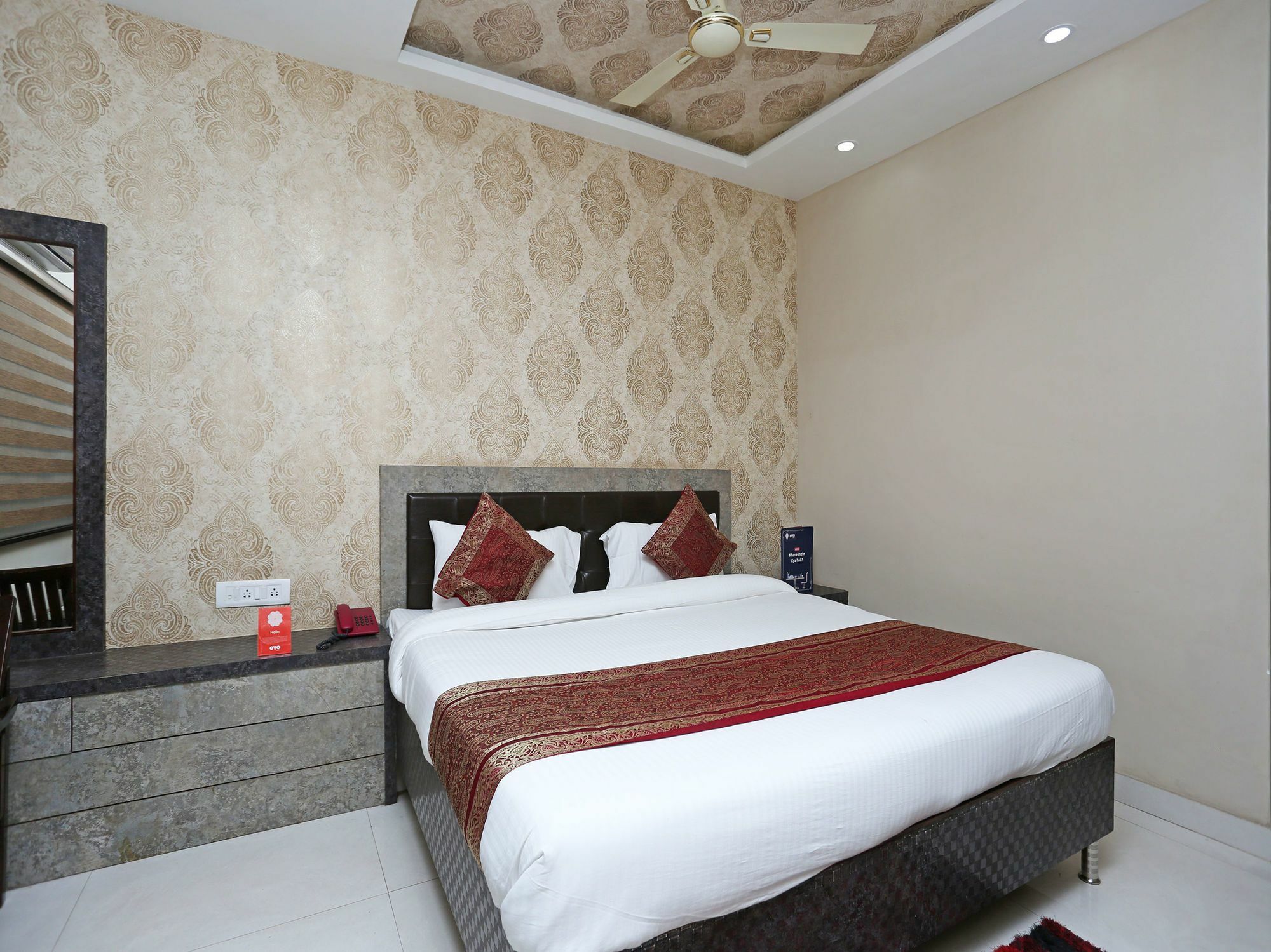 Oyo 10338 Hotel Aadesh Palace Варанаси Екстериор снимка