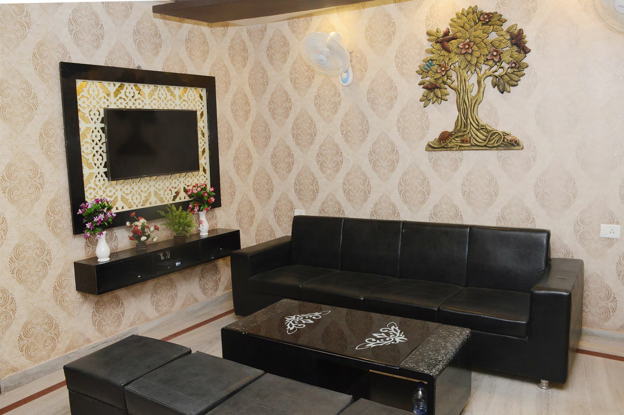 Oyo 10338 Hotel Aadesh Palace Варанаси Екстериор снимка